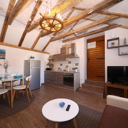 Apartmani Dvor Betina Betina  Esterno foto