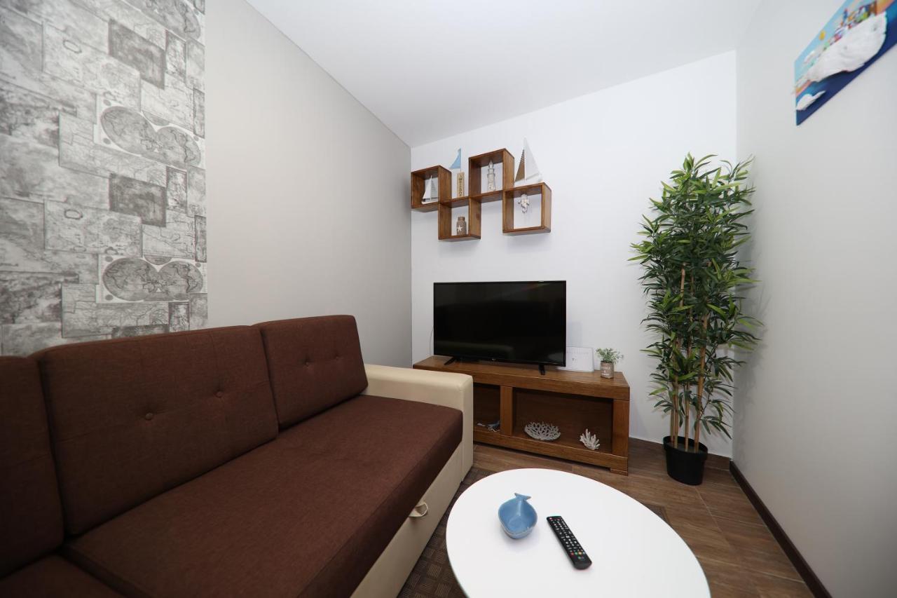 Apartmani Dvor Betina Betina  Esterno foto