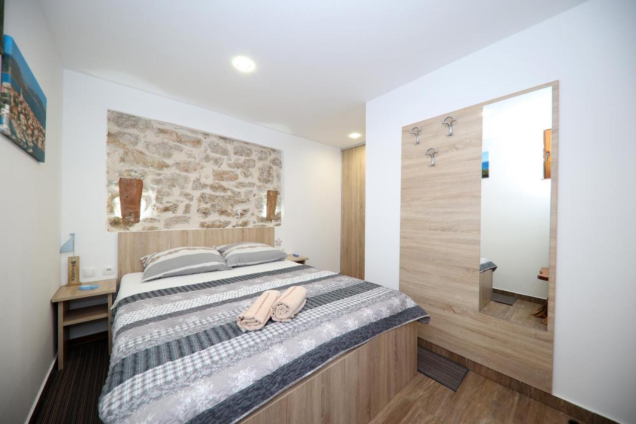 Apartmani Dvor Betina Betina  Esterno foto