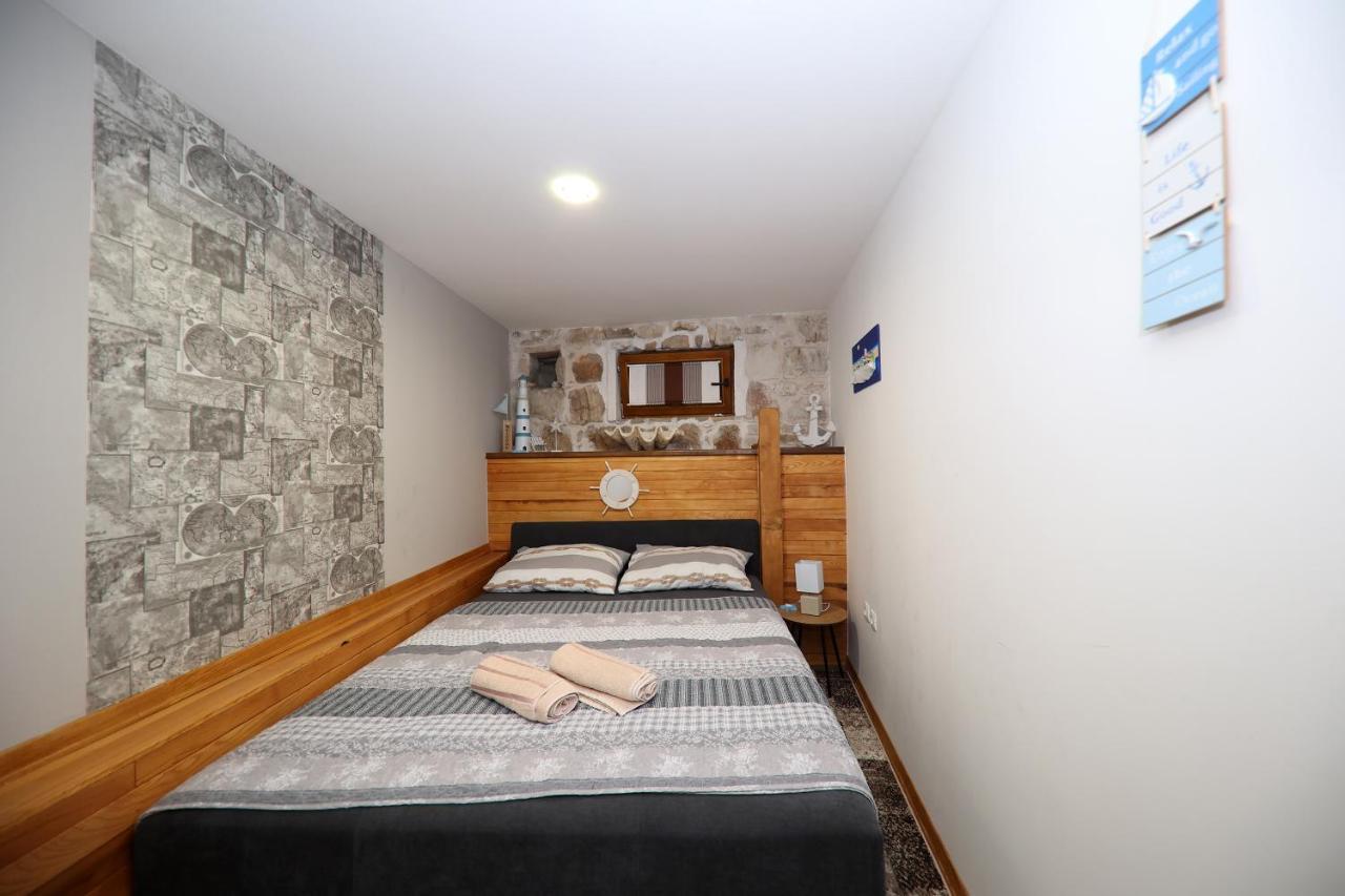 Apartmani Dvor Betina Betina  Esterno foto