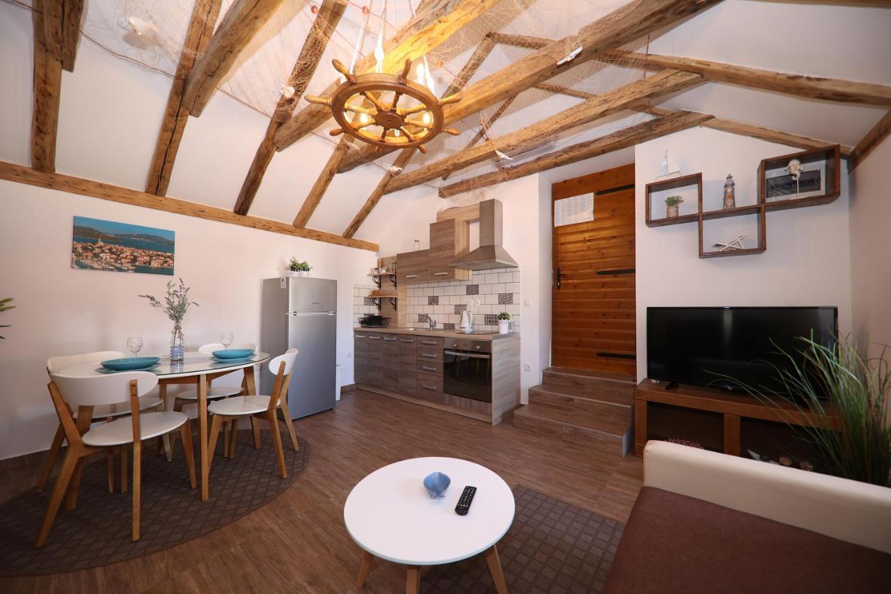 Apartmani Dvor Betina Betina  Esterno foto