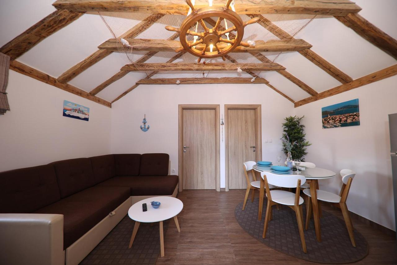 Apartmani Dvor Betina Betina  Esterno foto