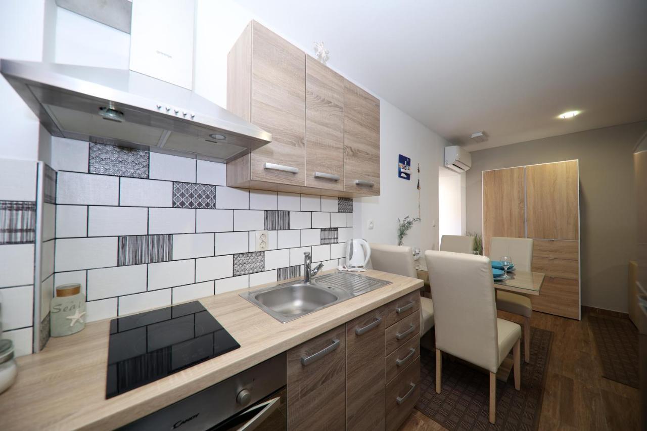 Apartmani Dvor Betina Betina  Esterno foto