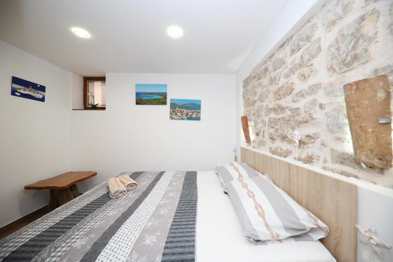 Apartmani Dvor Betina Betina  Esterno foto