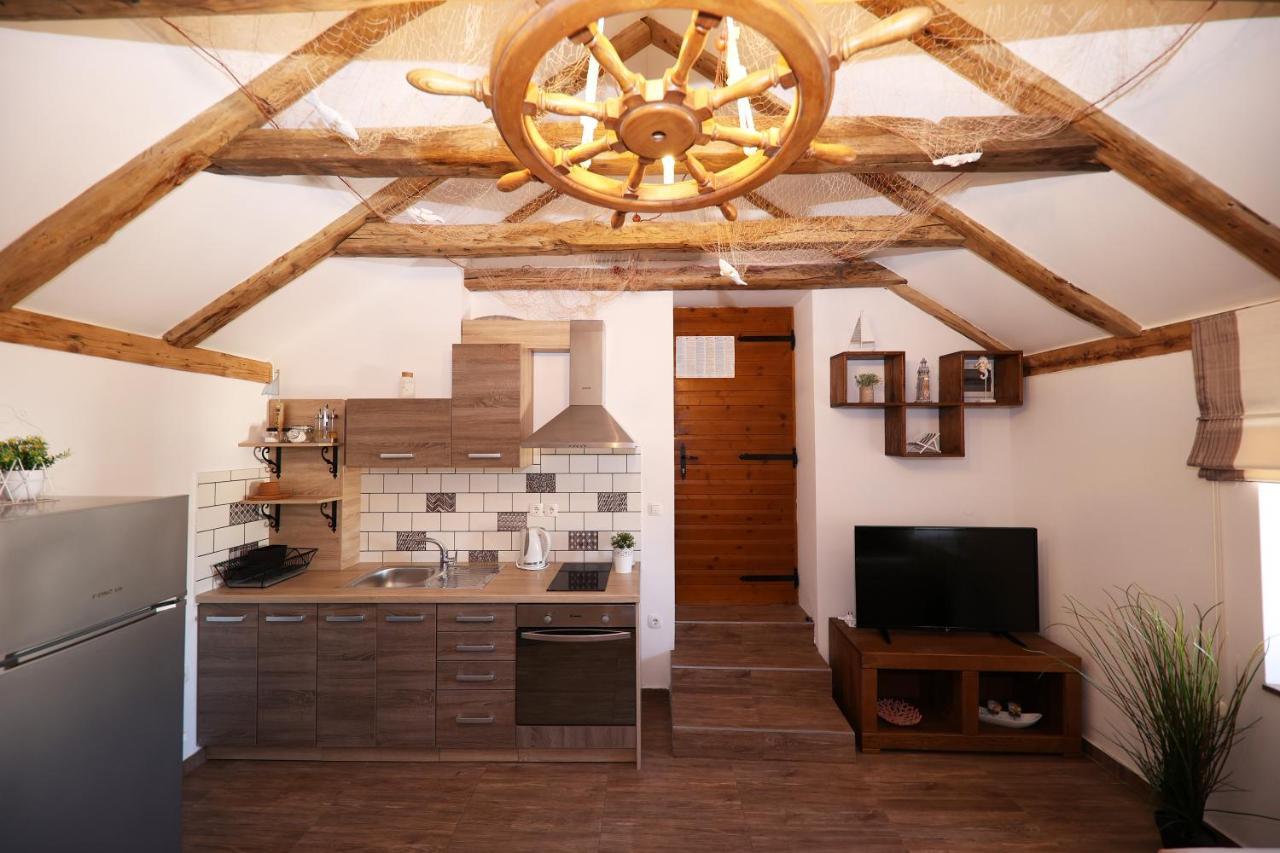 Apartmani Dvor Betina Betina  Esterno foto