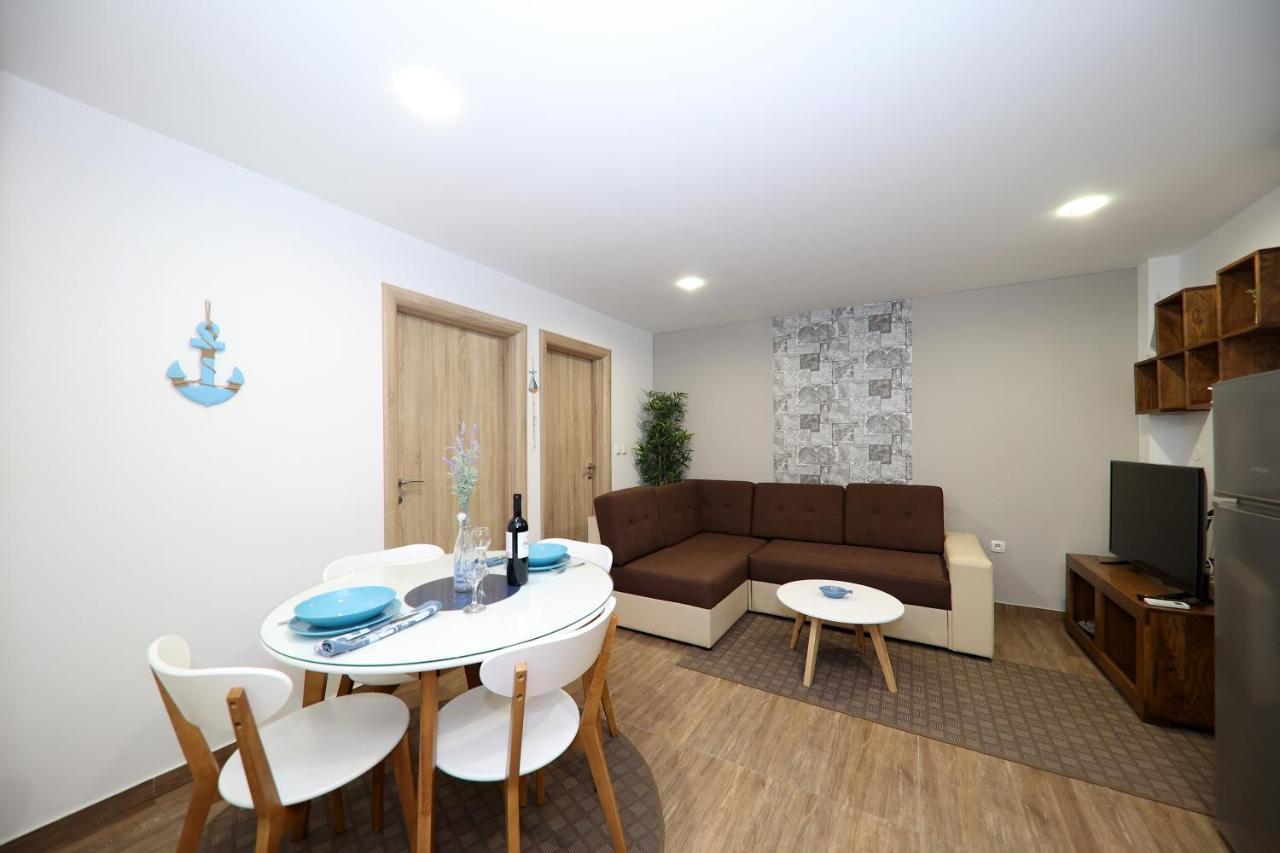 Apartmani Dvor Betina Betina  Esterno foto