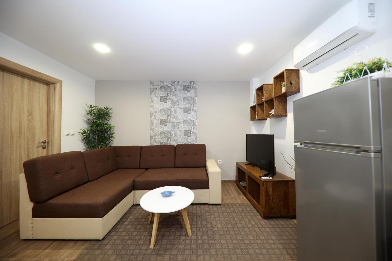 Apartmani Dvor Betina Betina  Esterno foto