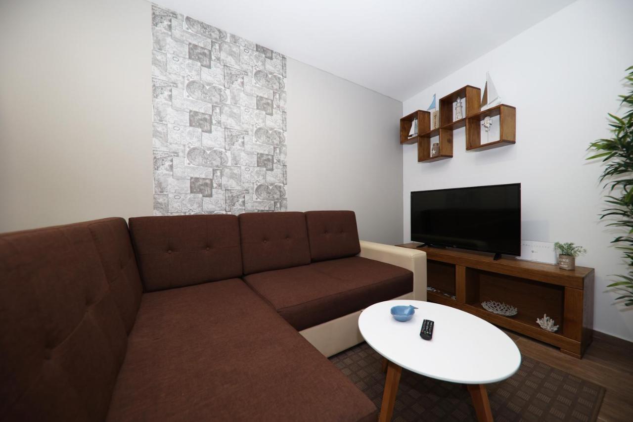 Apartmani Dvor Betina Betina  Esterno foto
