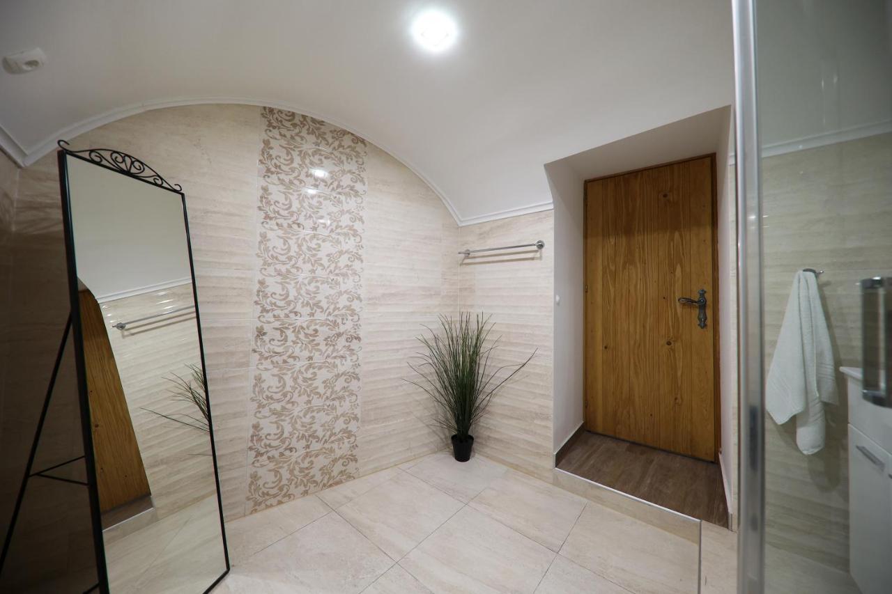 Apartmani Dvor Betina Betina  Esterno foto