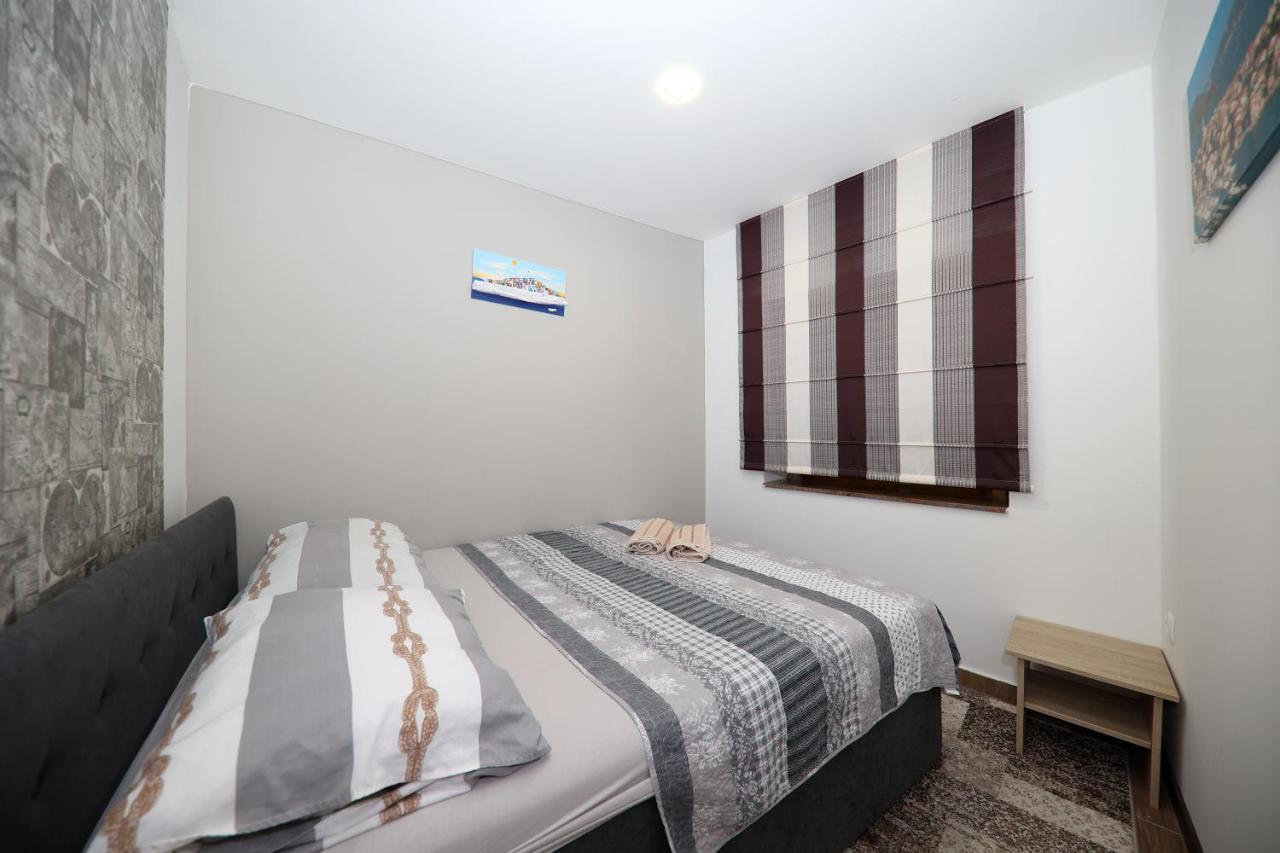 Apartmani Dvor Betina Betina  Esterno foto