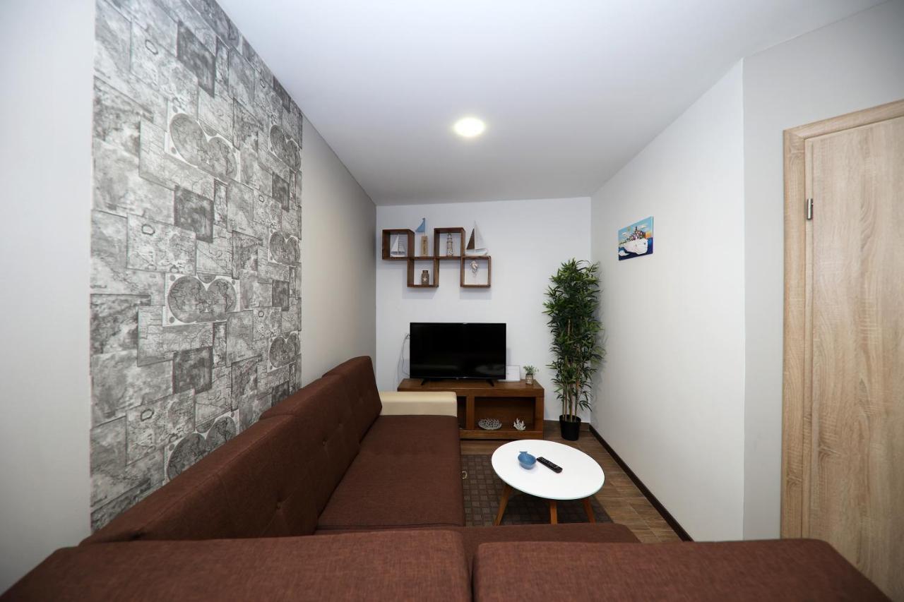 Apartmani Dvor Betina Betina  Esterno foto