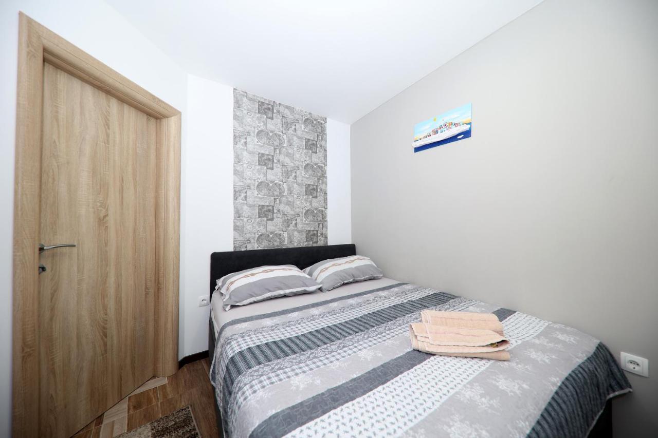 Apartmani Dvor Betina Betina  Esterno foto