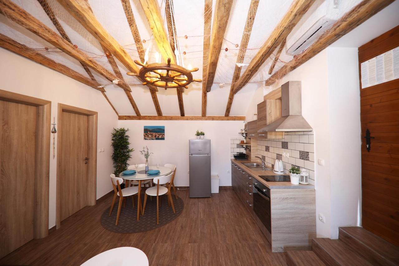 Apartmani Dvor Betina Betina  Esterno foto