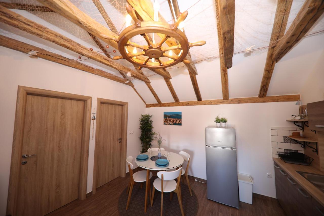 Apartmani Dvor Betina Betina  Esterno foto
