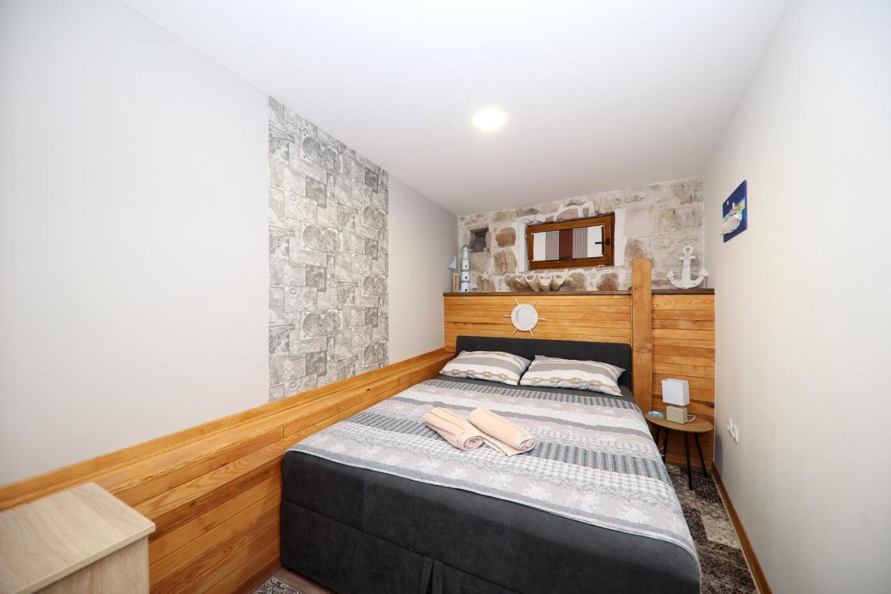 Apartmani Dvor Betina Betina  Esterno foto