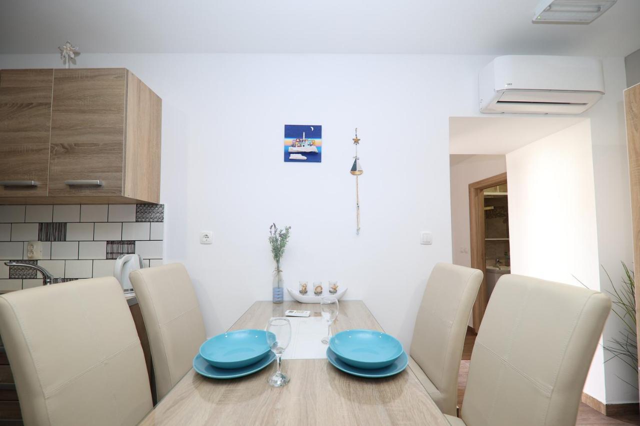 Apartmani Dvor Betina Betina  Esterno foto