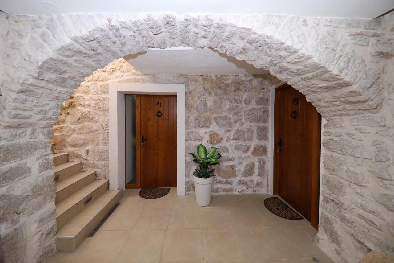 Apartmani Dvor Betina Betina  Esterno foto