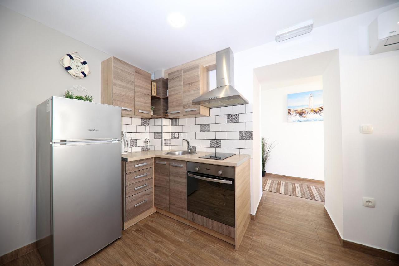 Apartmani Dvor Betina Betina  Esterno foto