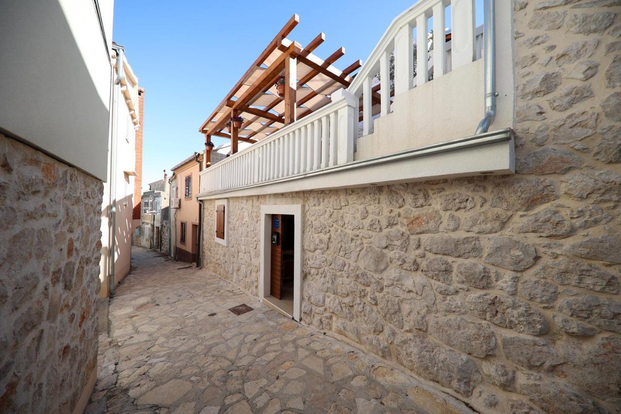 Apartmani Dvor Betina Betina  Esterno foto