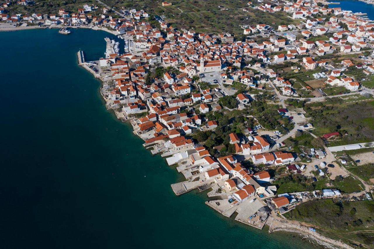 Apartmani Dvor Betina Betina  Esterno foto