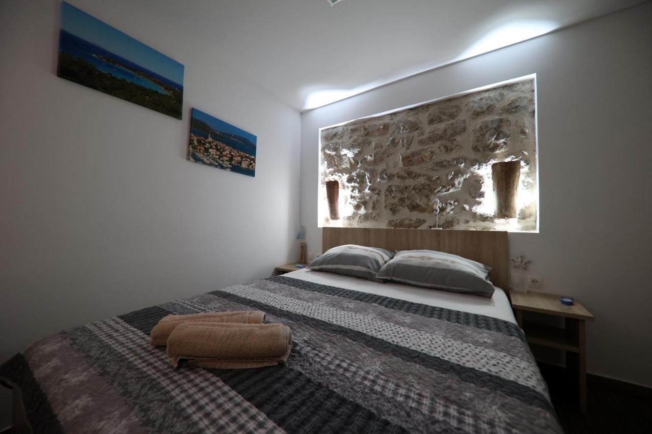 Apartmani Dvor Betina Betina  Esterno foto