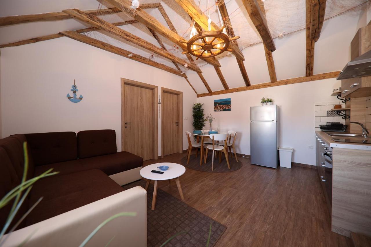 Apartmani Dvor Betina Betina  Esterno foto