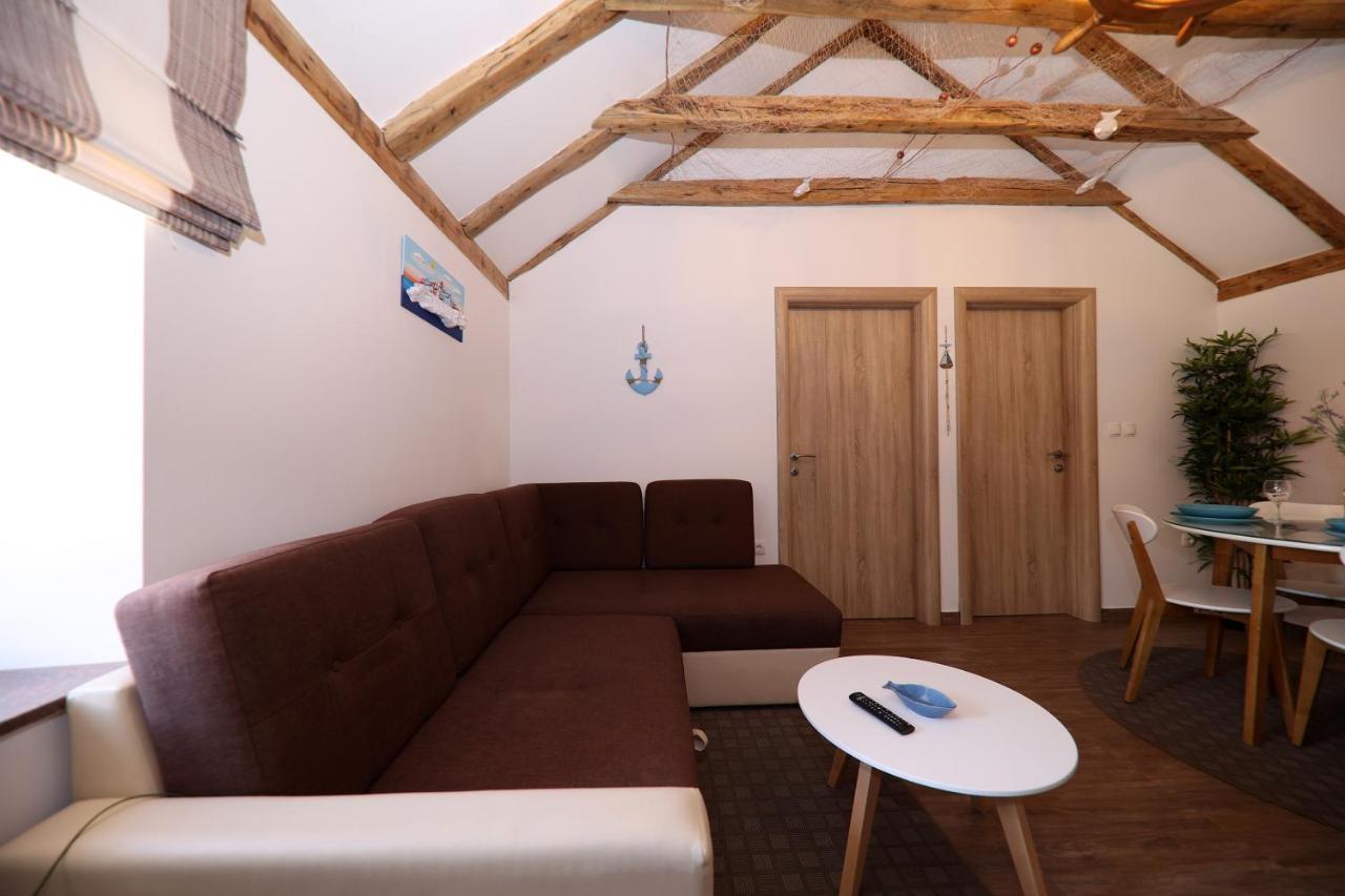 Apartmani Dvor Betina Betina  Esterno foto
