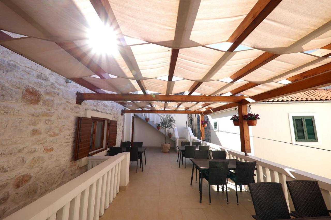 Apartmani Dvor Betina Betina  Esterno foto
