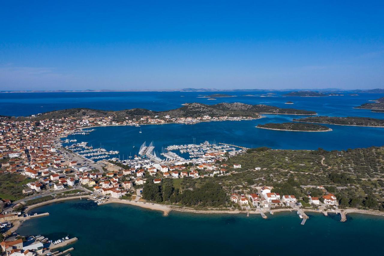 Apartmani Dvor Betina Betina  Esterno foto