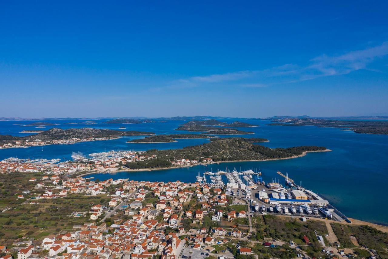 Apartmani Dvor Betina Betina  Esterno foto